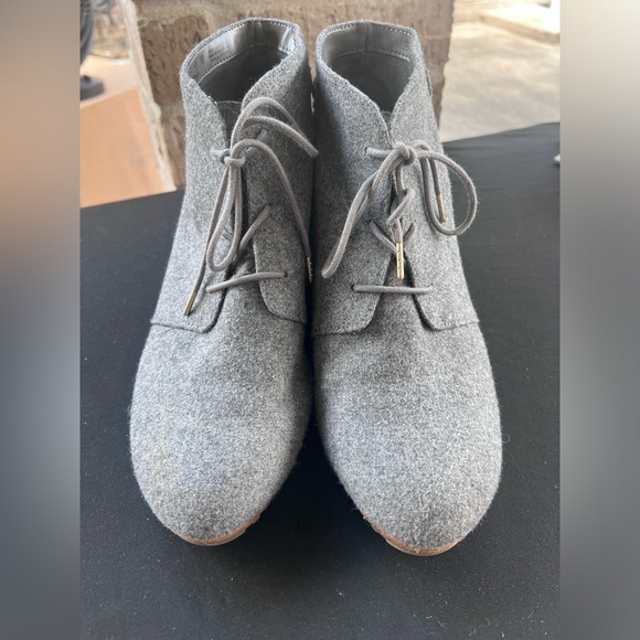 Dr. Scholl’s Grey Wedge Oxfords - Picture 3 of 4